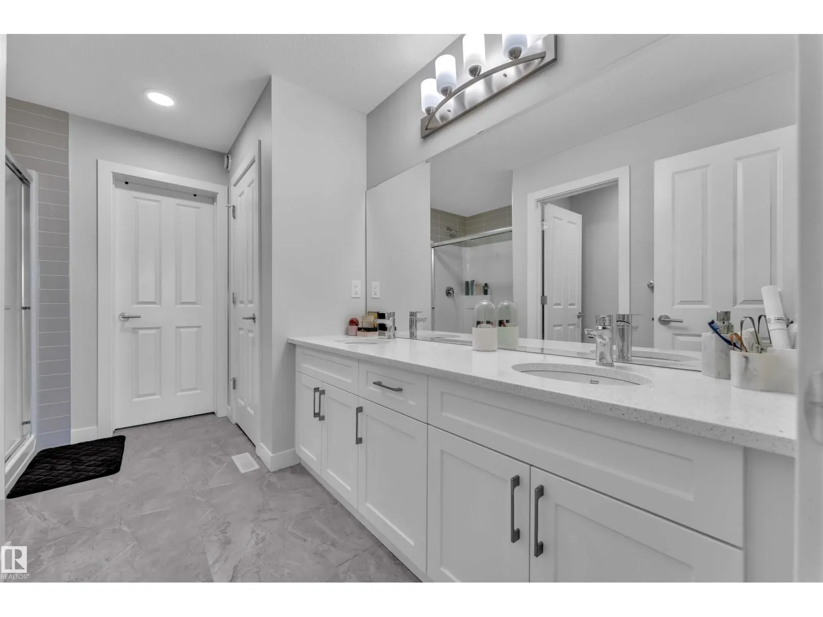 407 30 AV NW