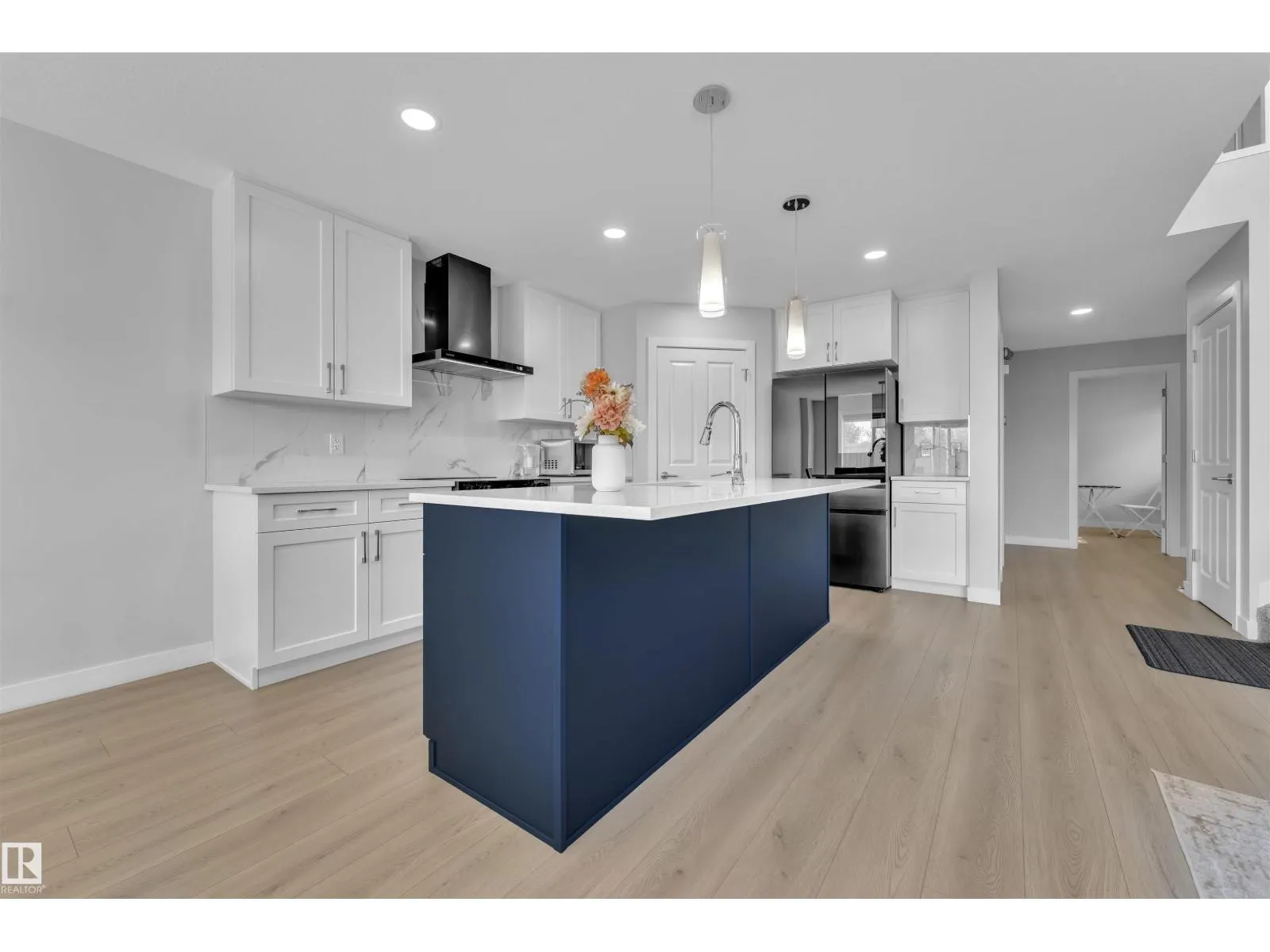 407 30 AV NW