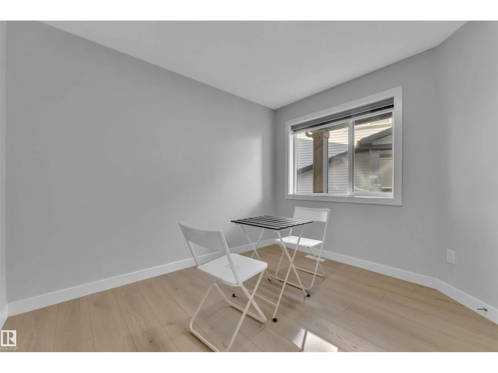 407 30 AV NW