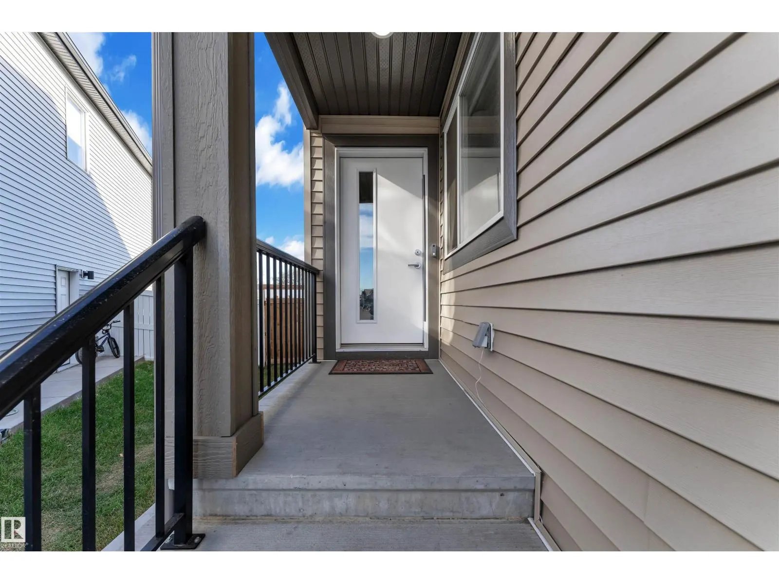 407 30 AV NW