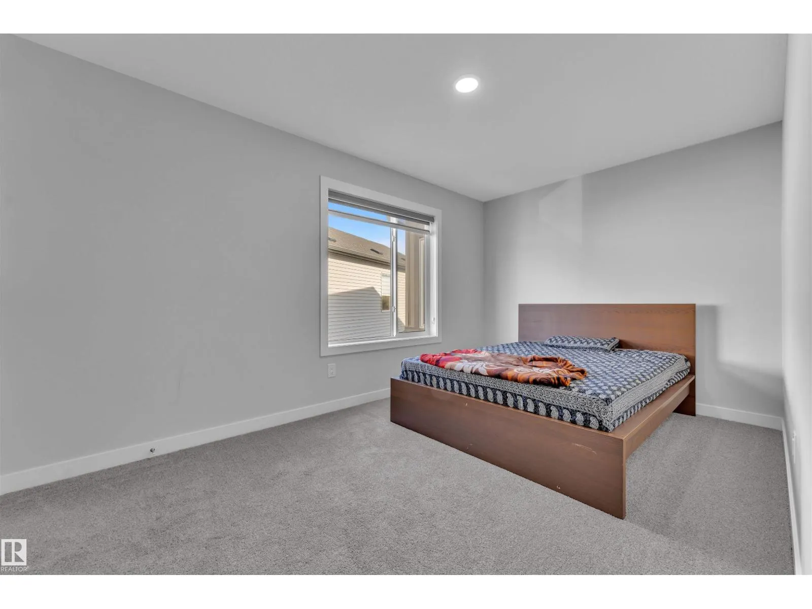 407 30 AV NW