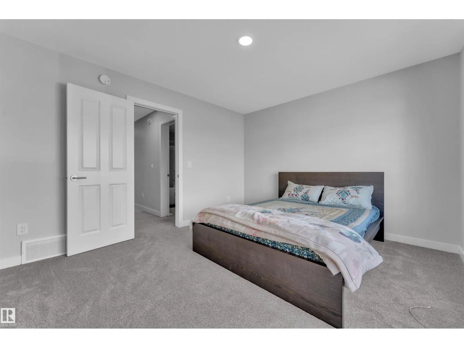407 30 AV NW