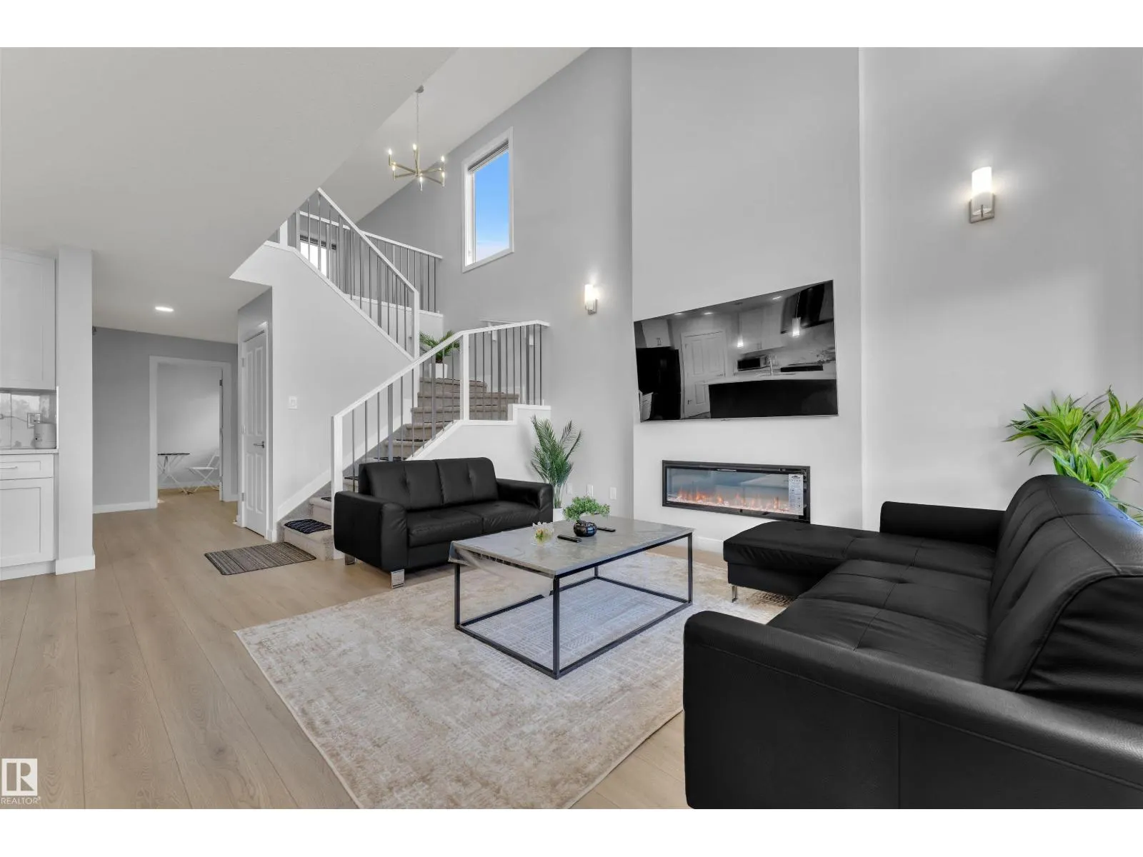 407 30 AV NW
