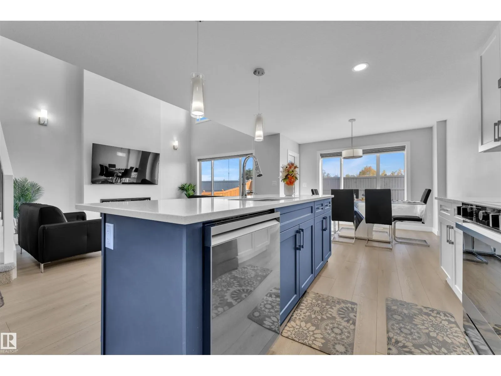 407 30 AV NW