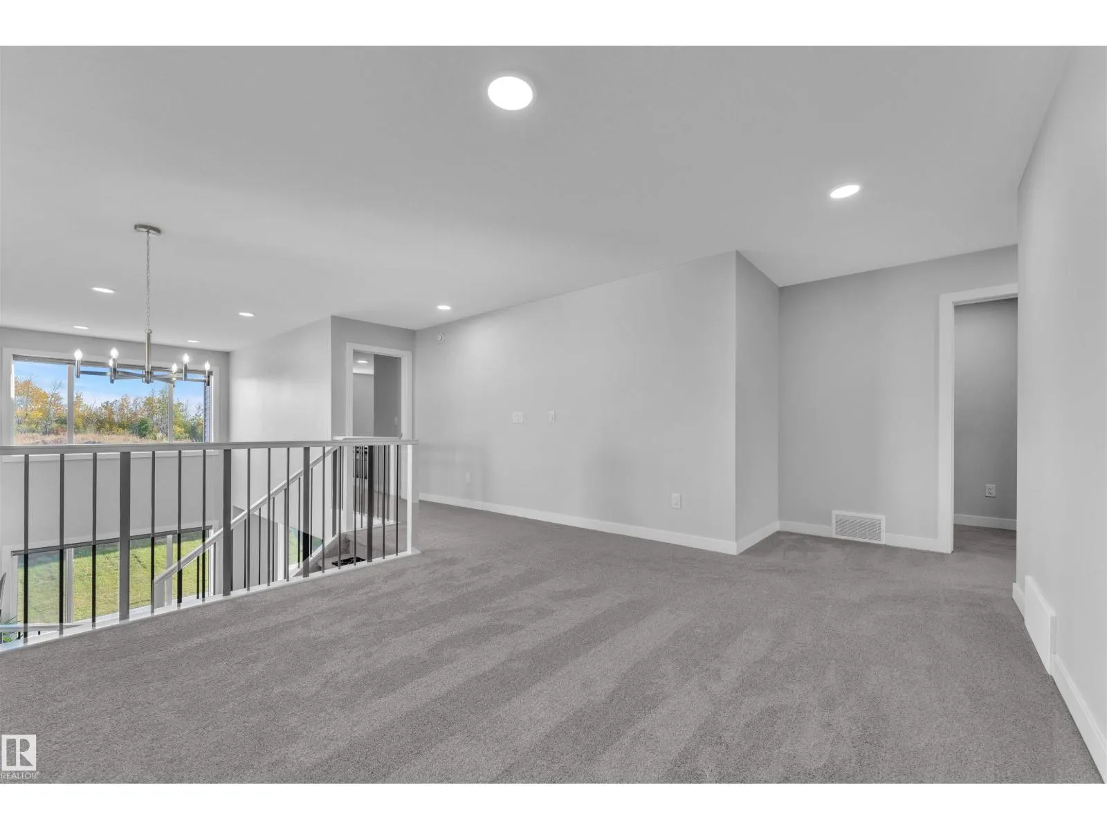 407 30 AV NW