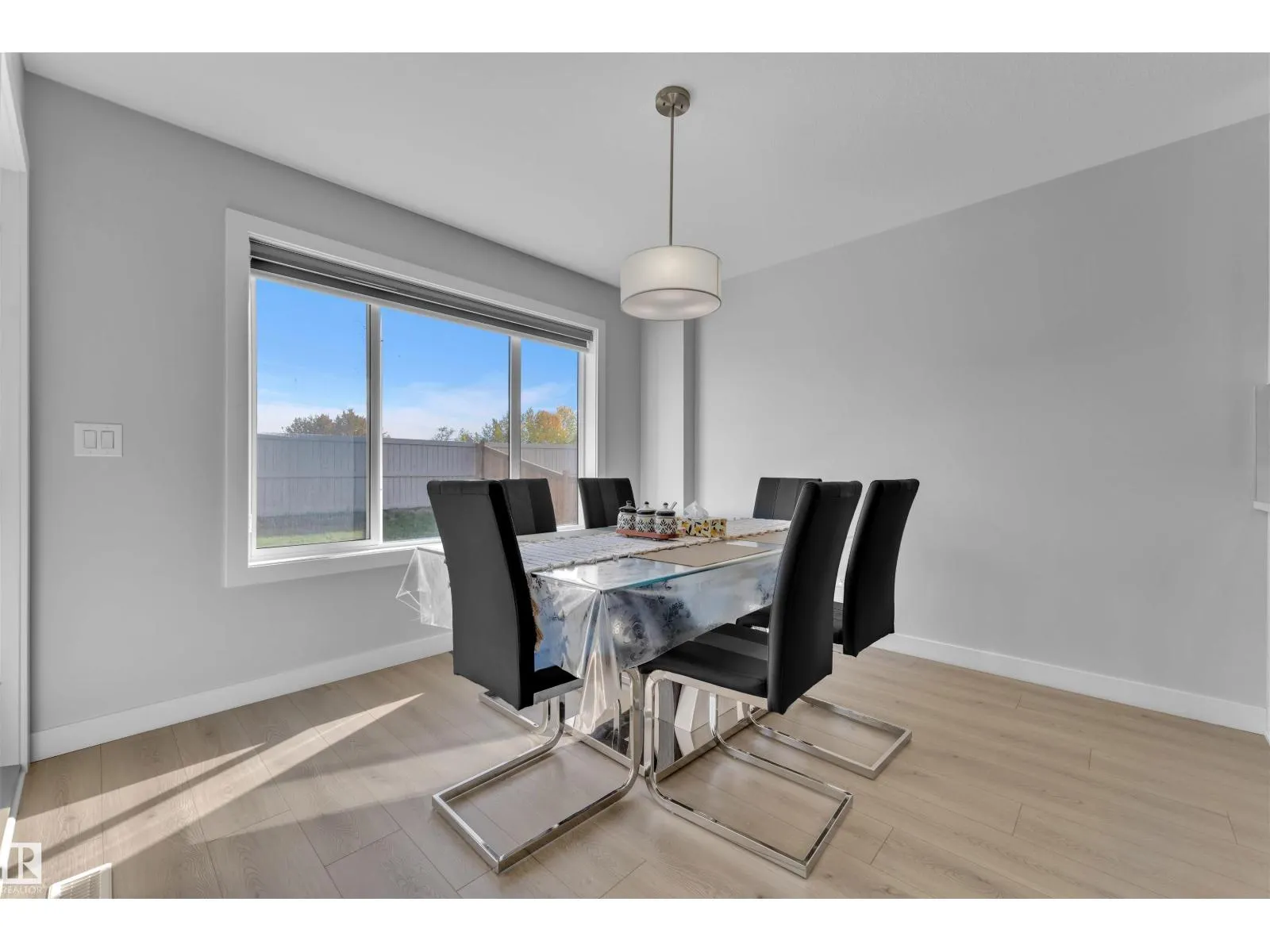 407 30 AV NW
