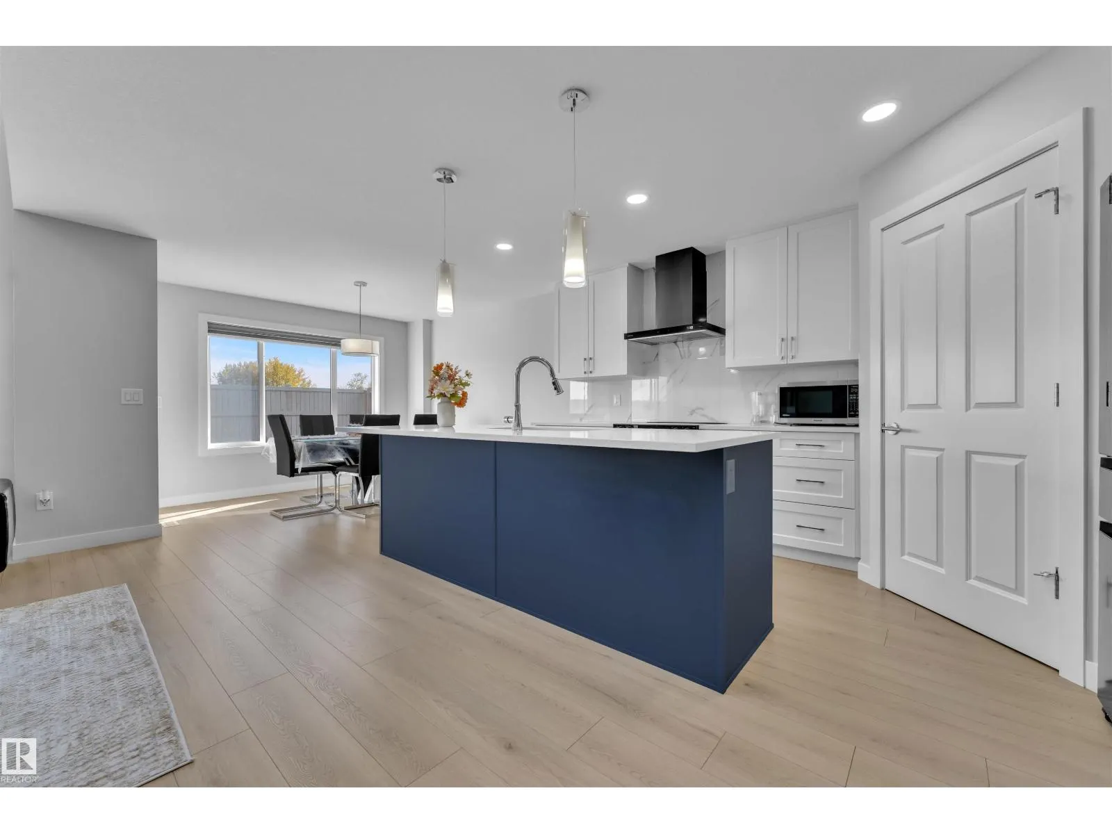 407 30 AV NW
