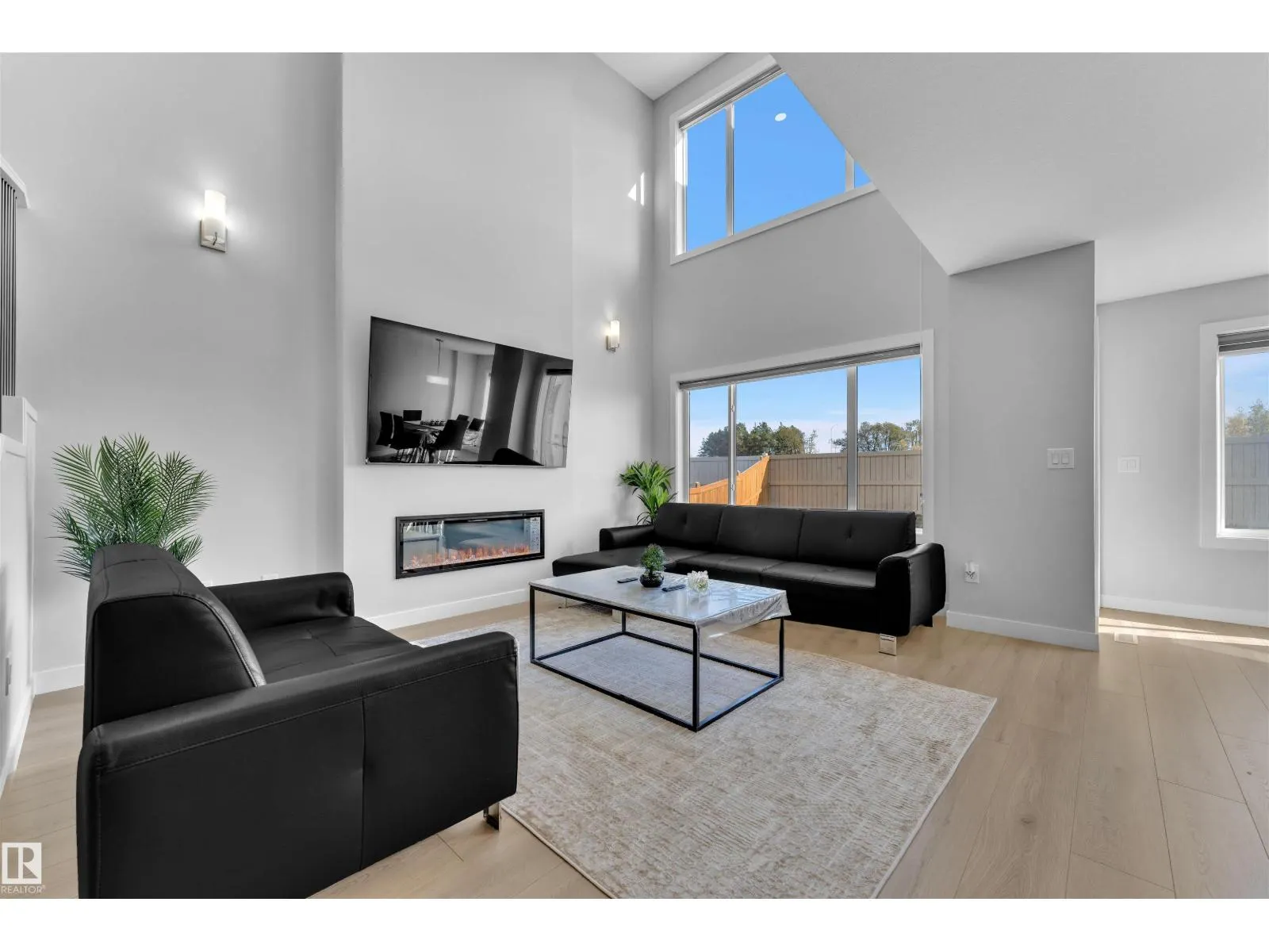 407 30 AV NW