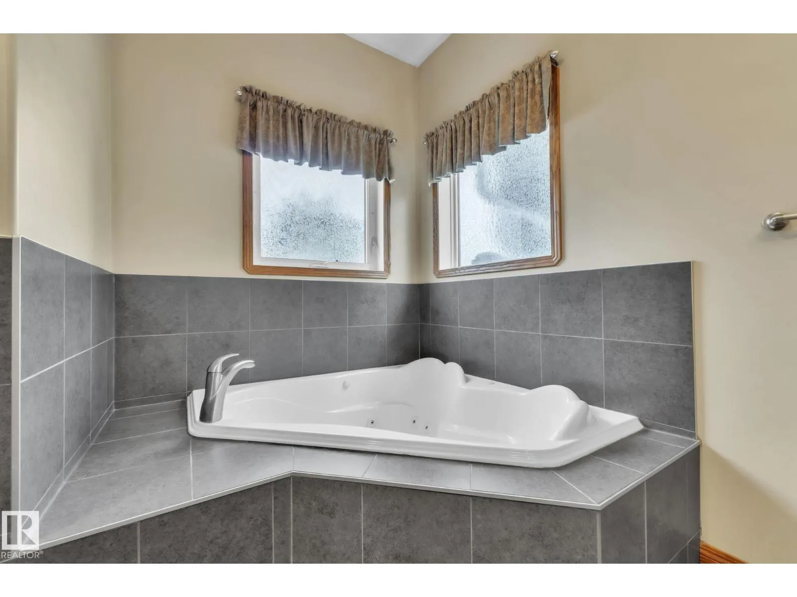 1217 SUMMERSIDE DR SW