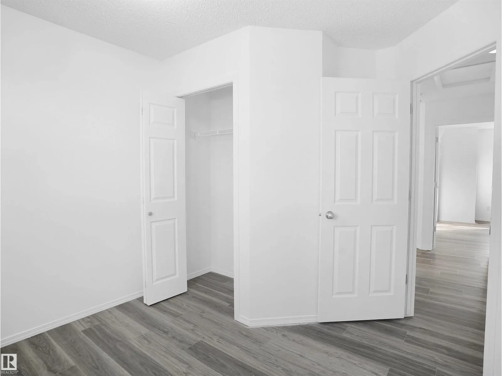 2832 26 ST NW