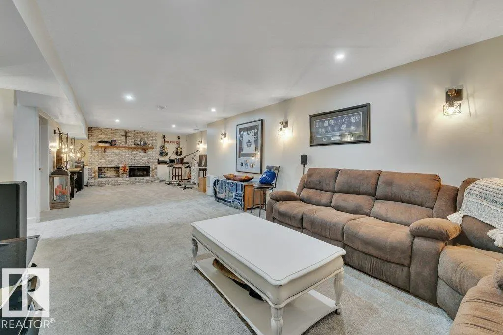 62 CORINTHIA DR