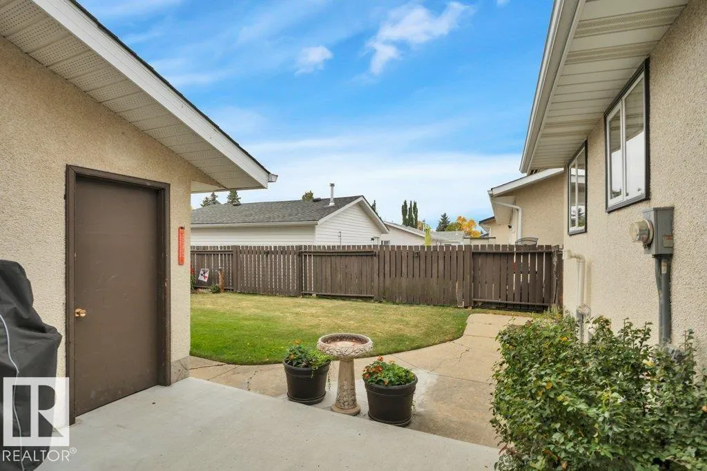 62 CORINTHIA DR