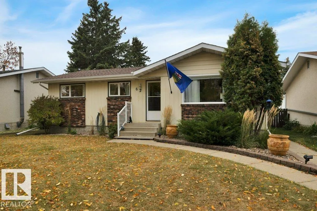 62 CORINTHIA DR