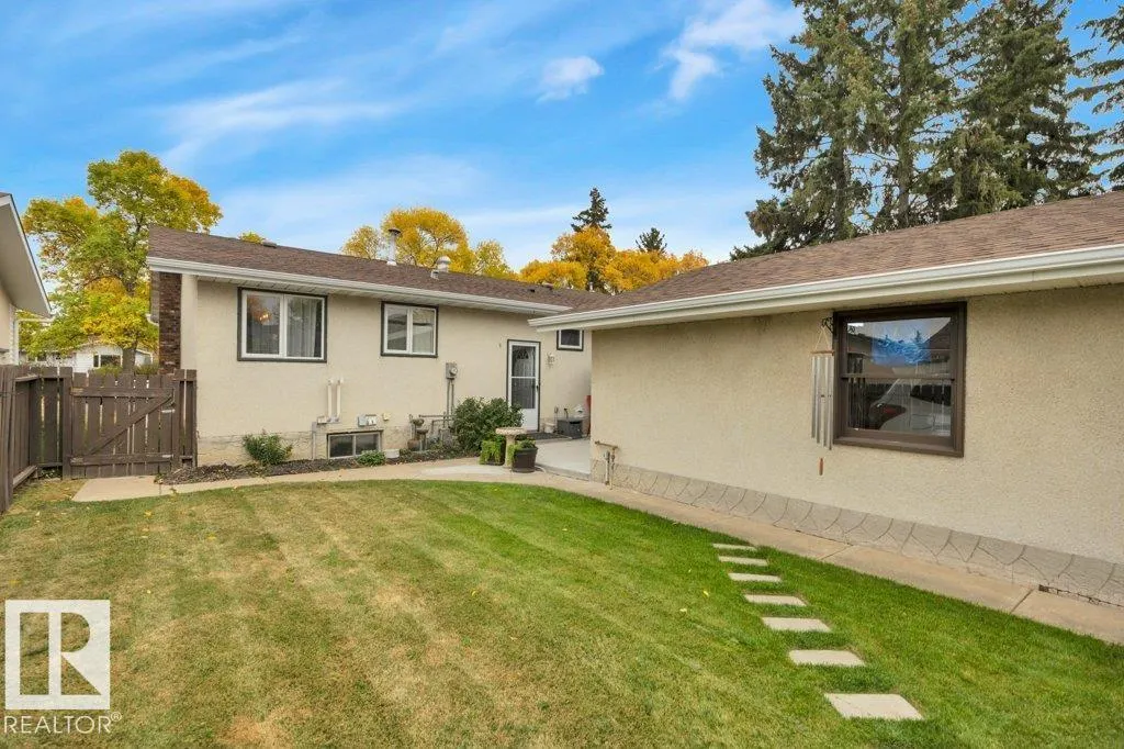 62 CORINTHIA DR
