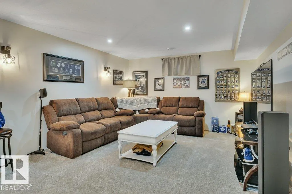 62 CORINTHIA DR