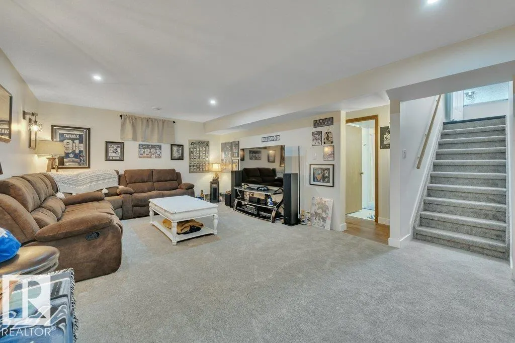 62 CORINTHIA DR