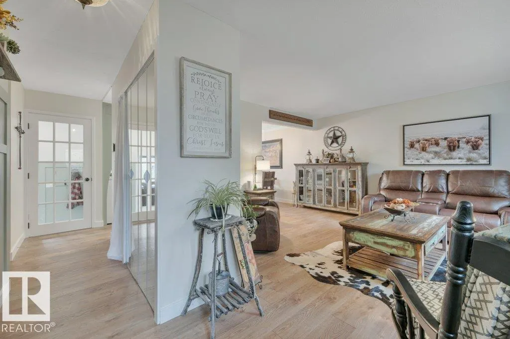 62 CORINTHIA DR
