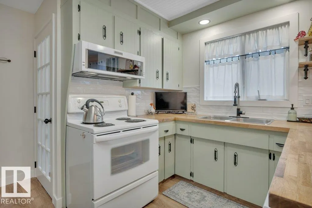 62 CORINTHIA DR