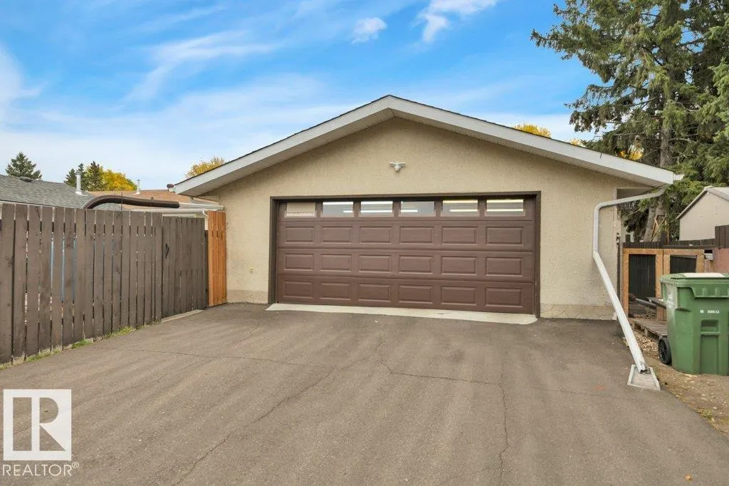 62 CORINTHIA DR