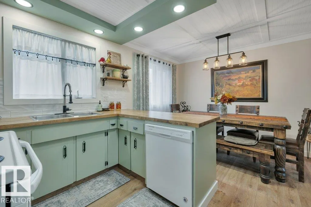 62 CORINTHIA DR