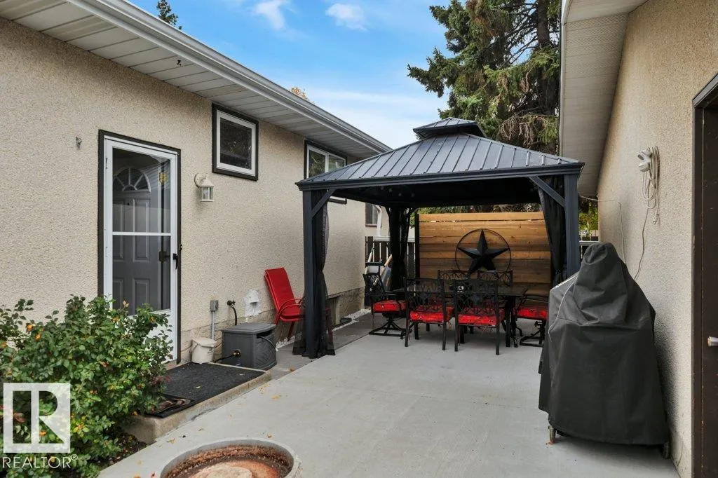 62 CORINTHIA DR