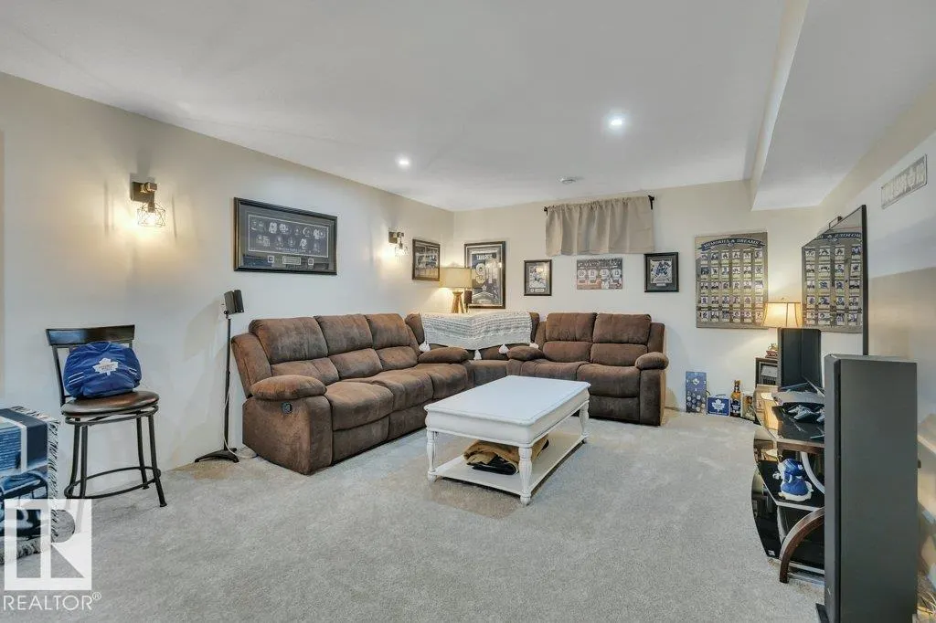 62 CORINTHIA DR