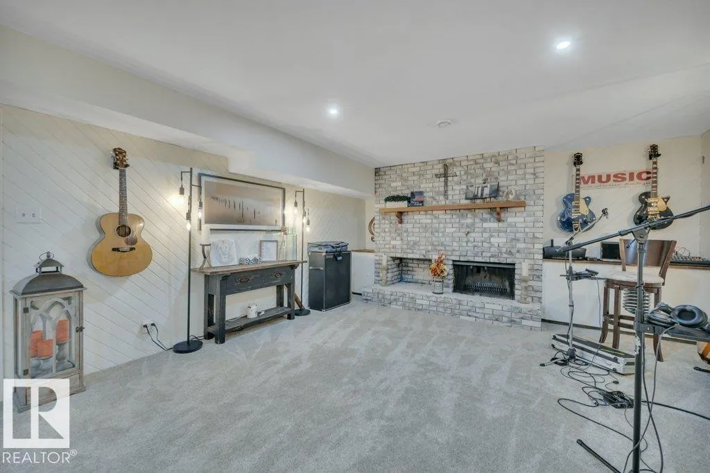 62 CORINTHIA DR