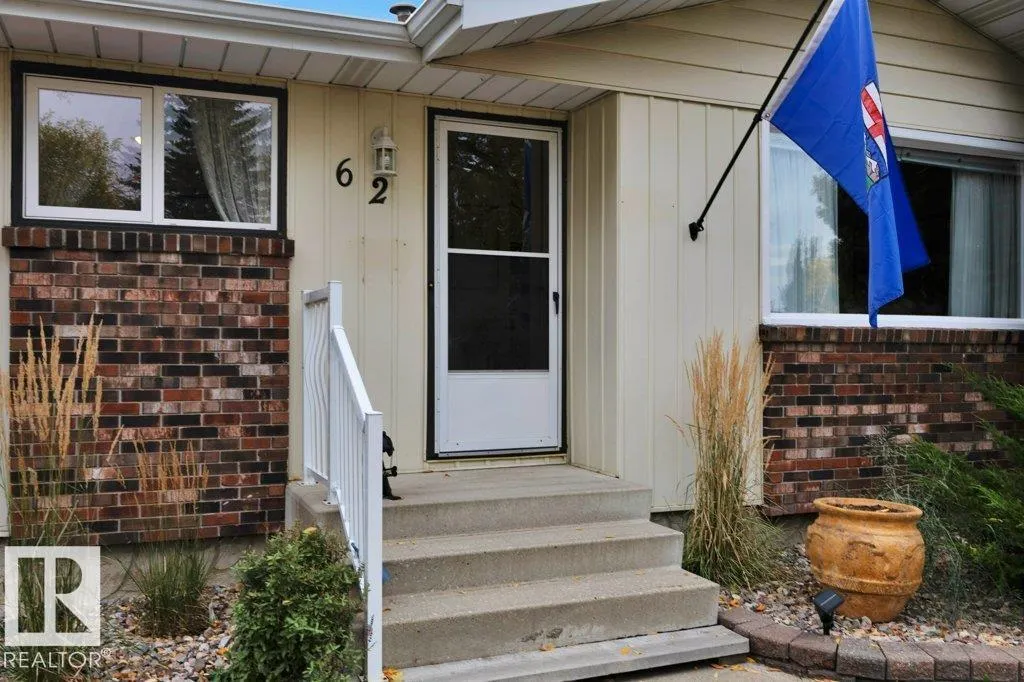 62 CORINTHIA DR