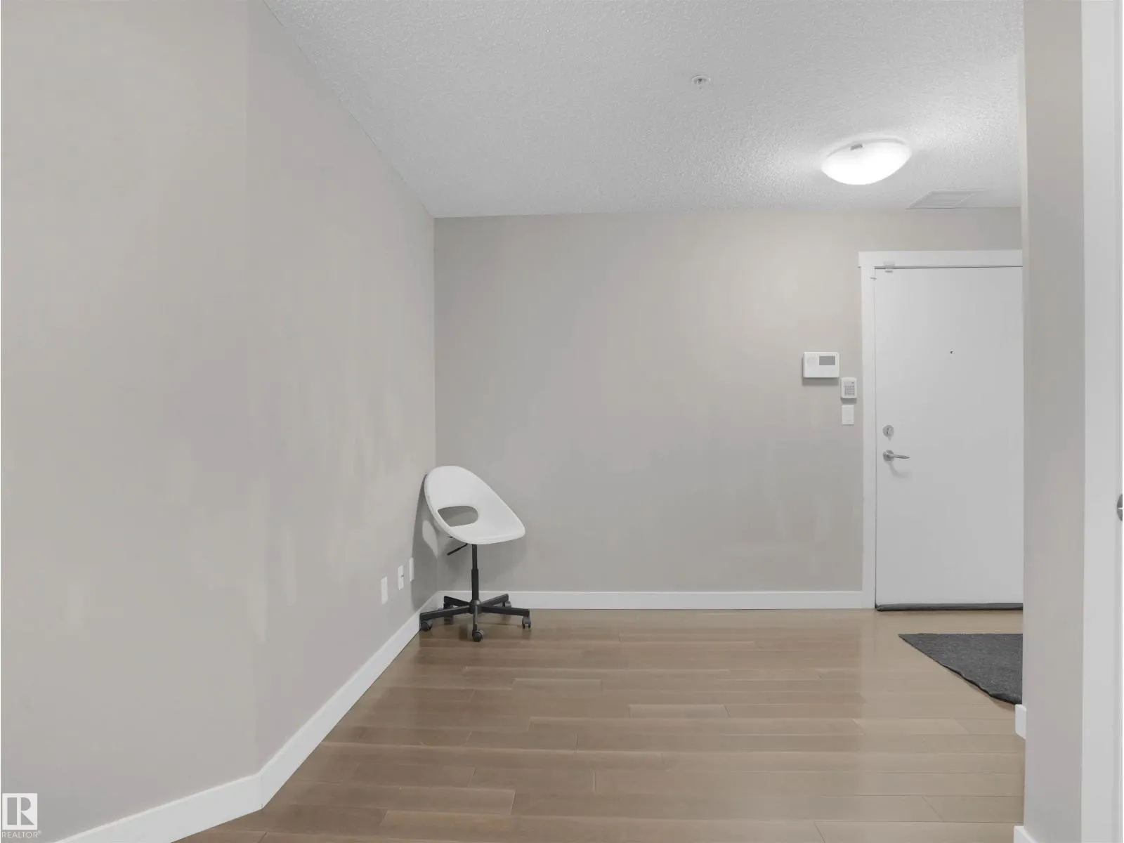 #101 2207 44 AV NW