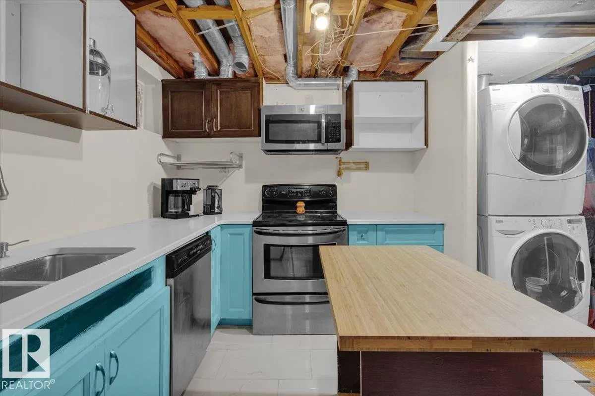 1033 VILLAGE DR