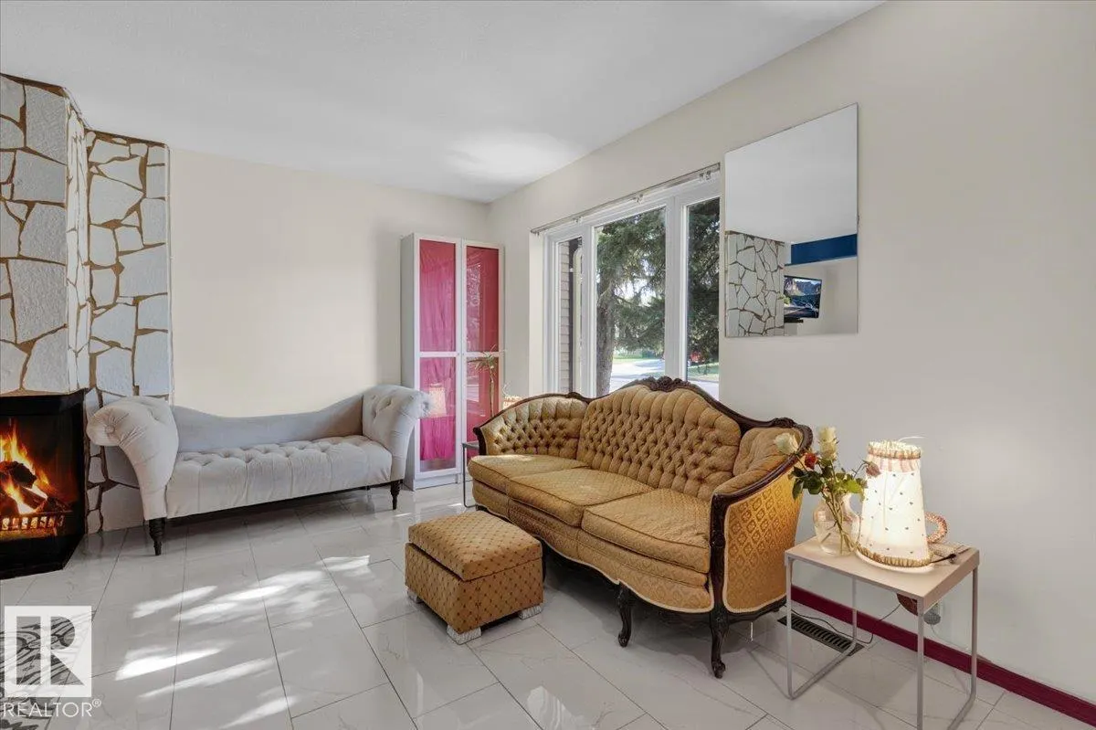 1033 VILLAGE DR