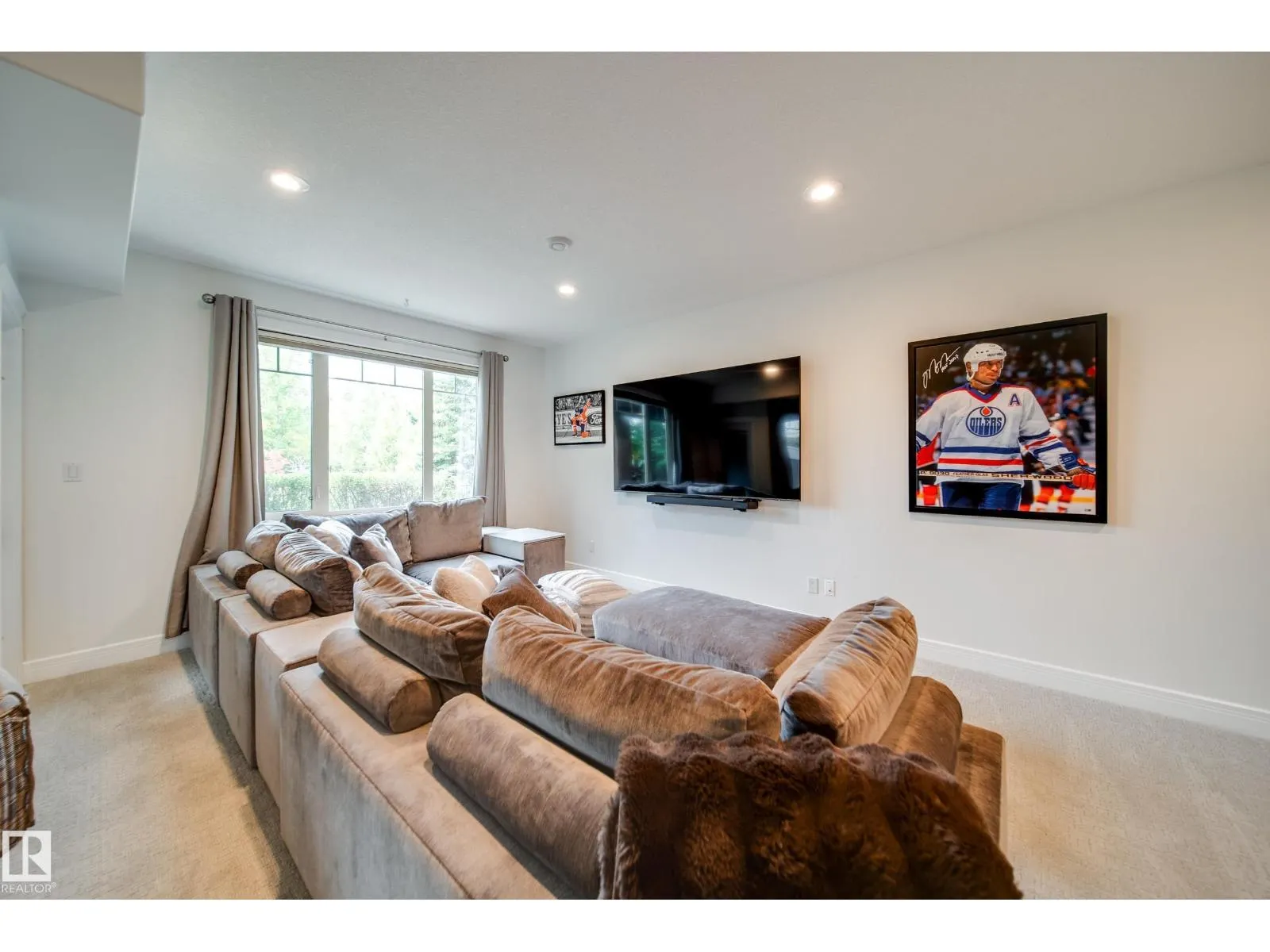 248 RAVINE DR