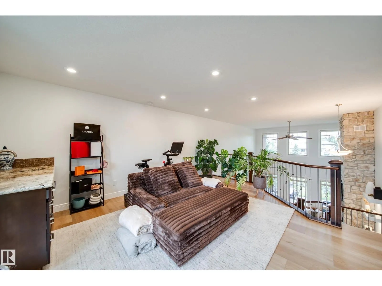 248 RAVINE DR