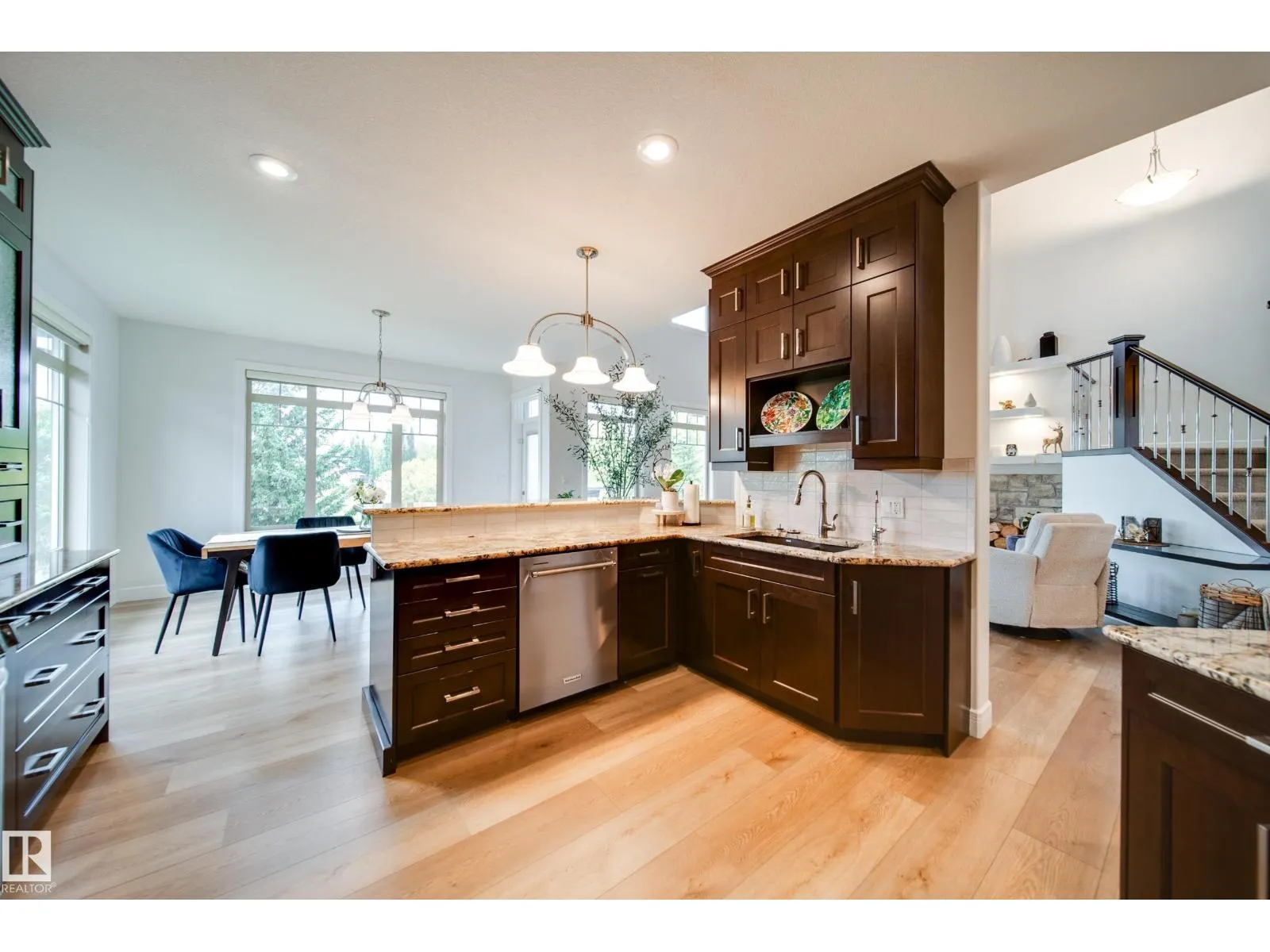 248 RAVINE DR