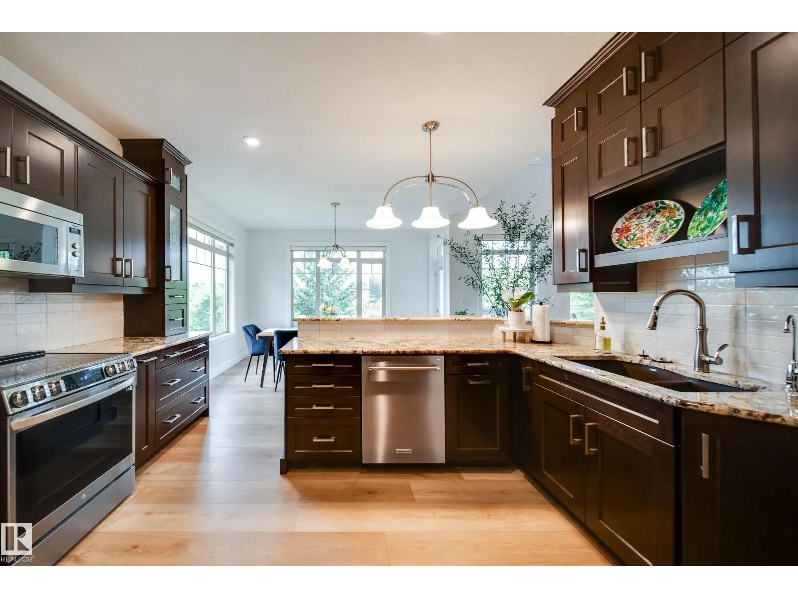 248 RAVINE DR