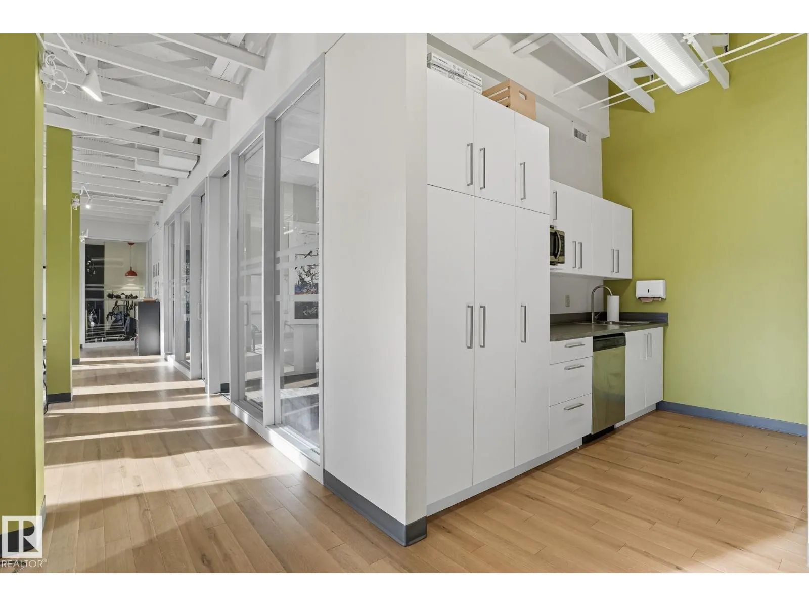 #201 5677 99 ST NW