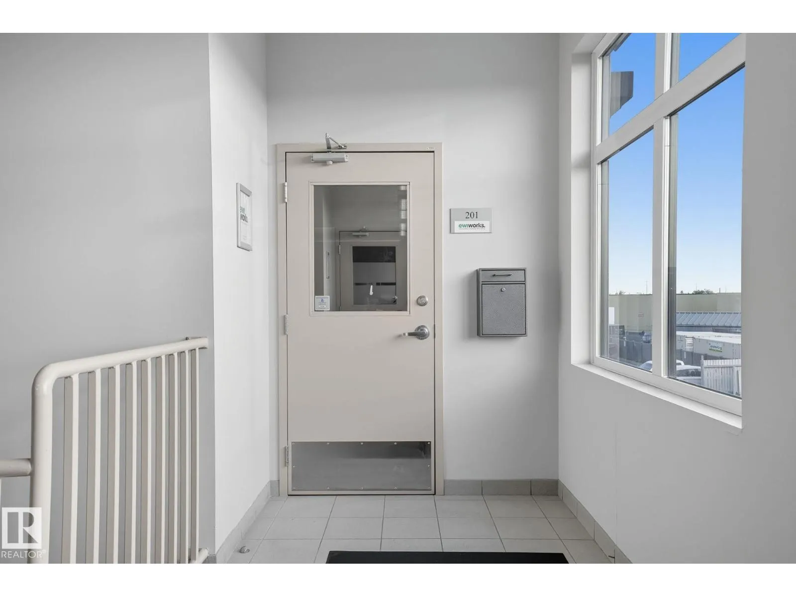 #201 5677 99 ST NW