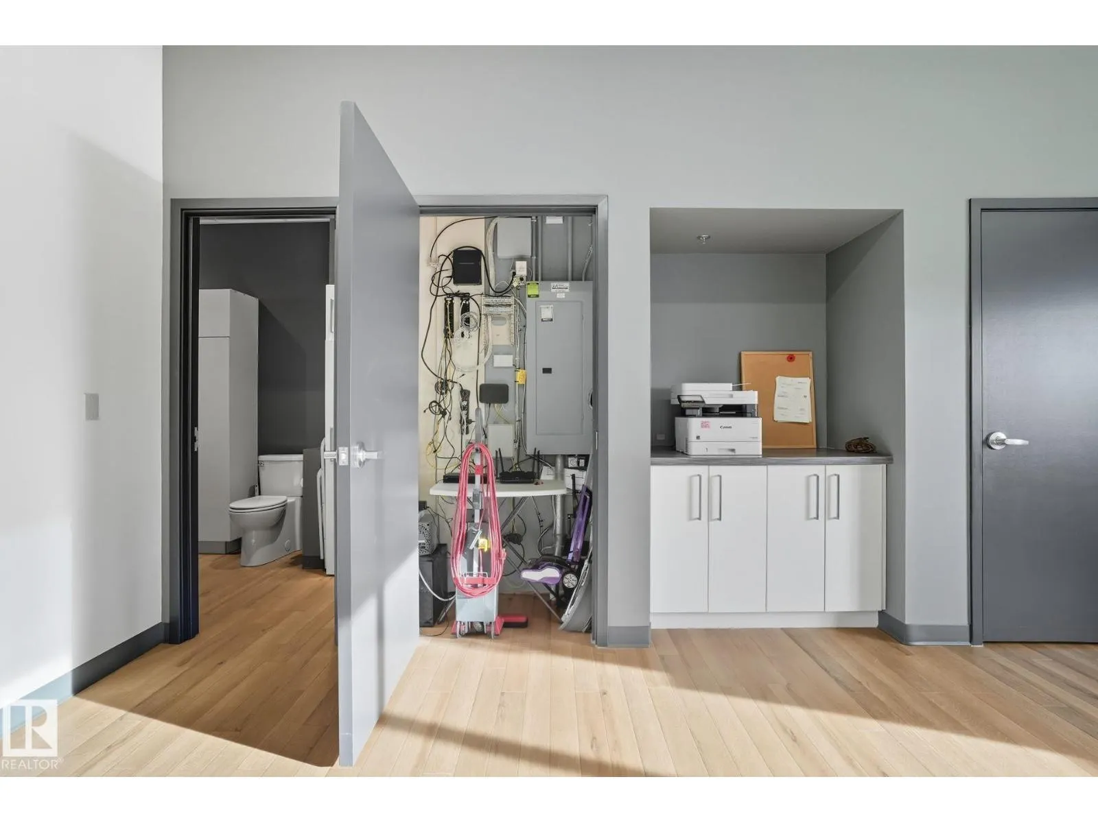 #201 5677 99 ST NW