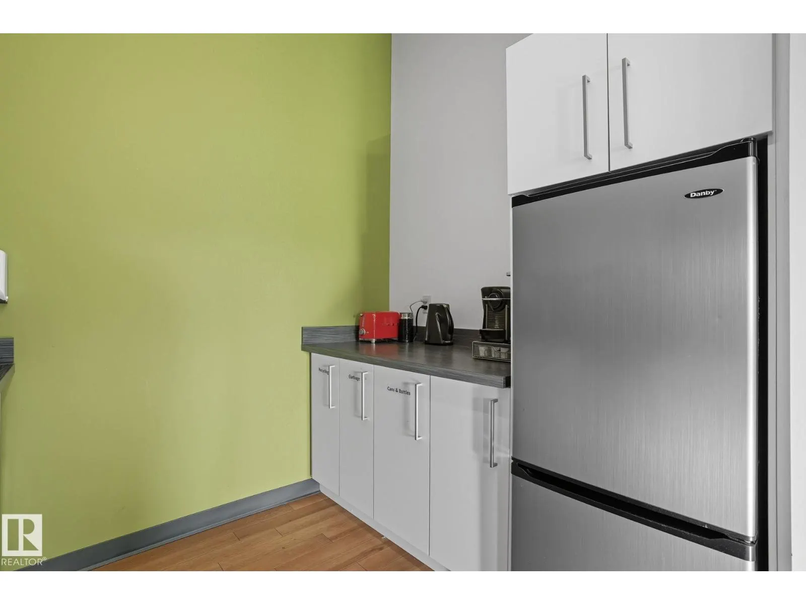 #201 5677 99 ST NW