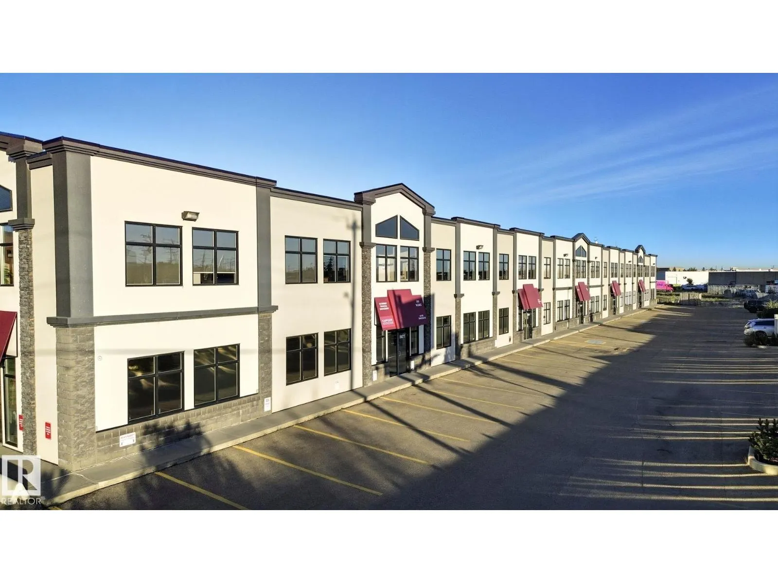 #201 5677 99 ST NW