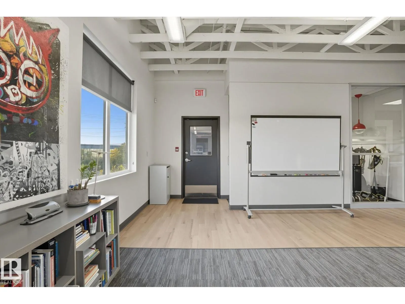 #201 5677 99 ST NW