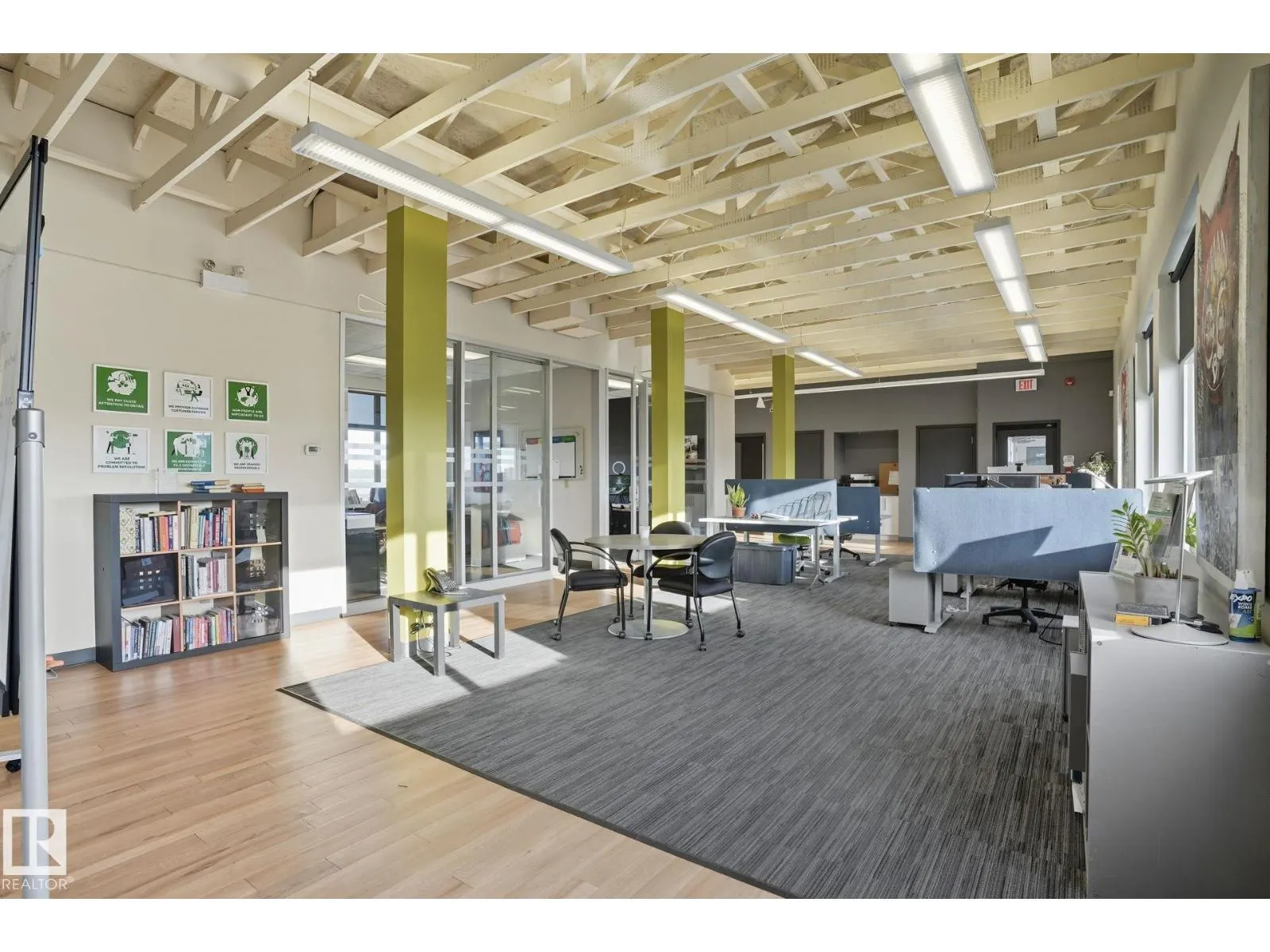 #201 5677 99 ST NW