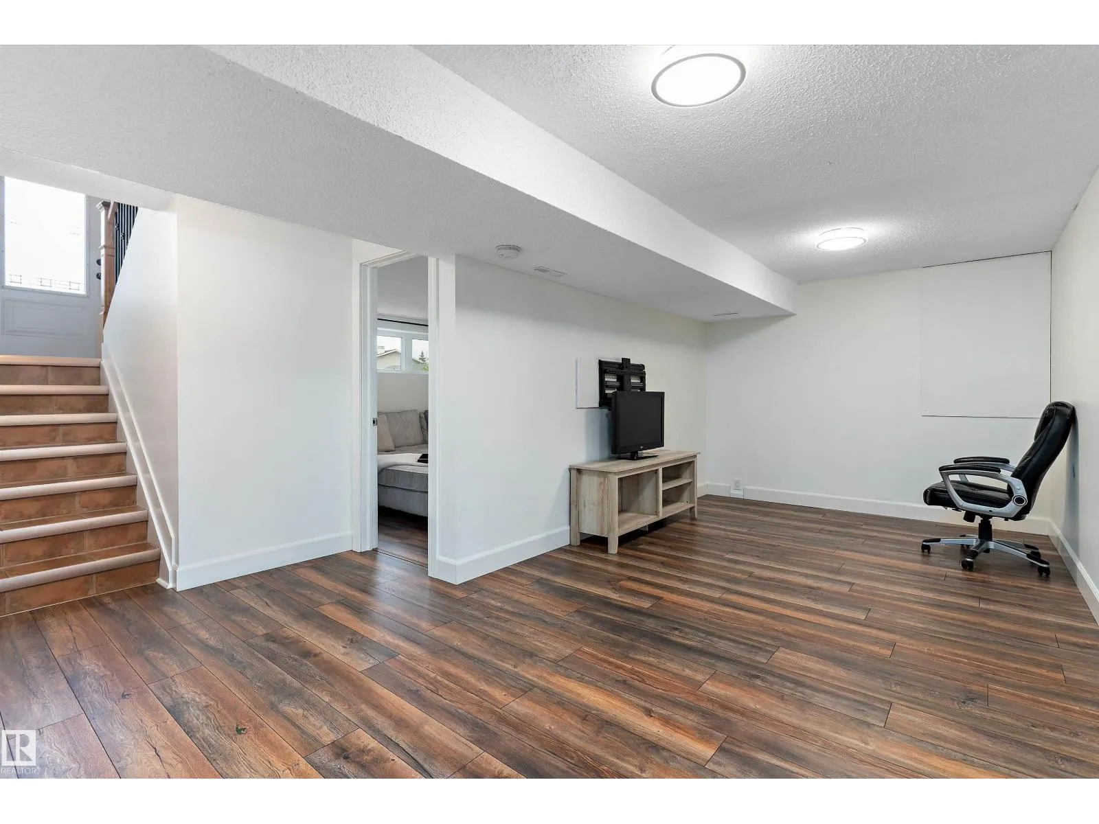 25 GRANT AV