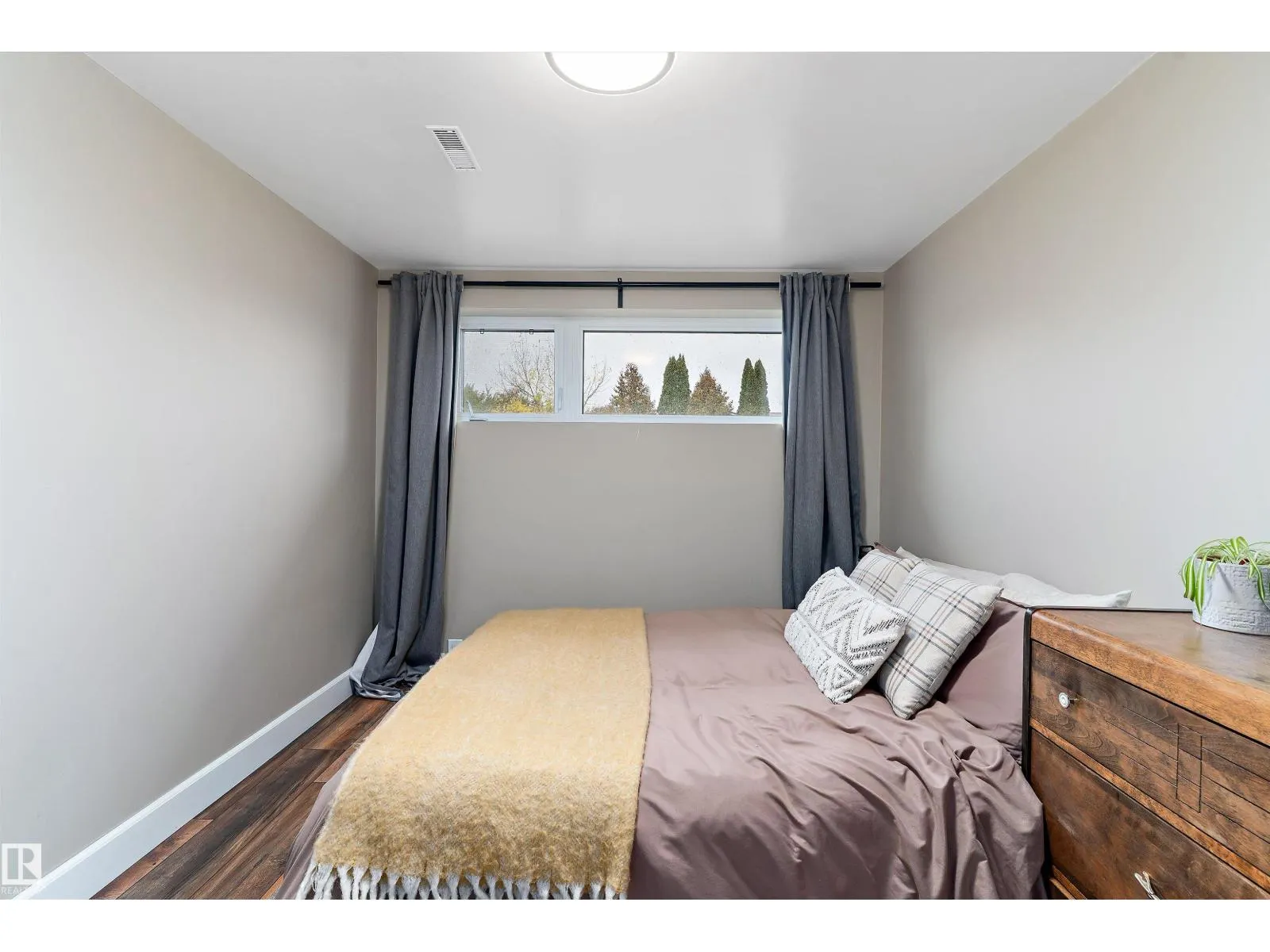 25 GRANT AV