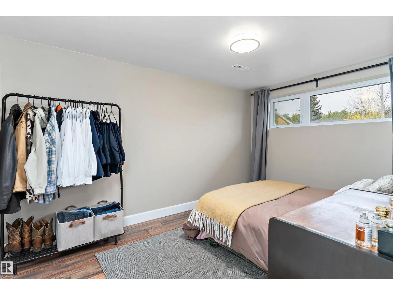 25 GRANT AV