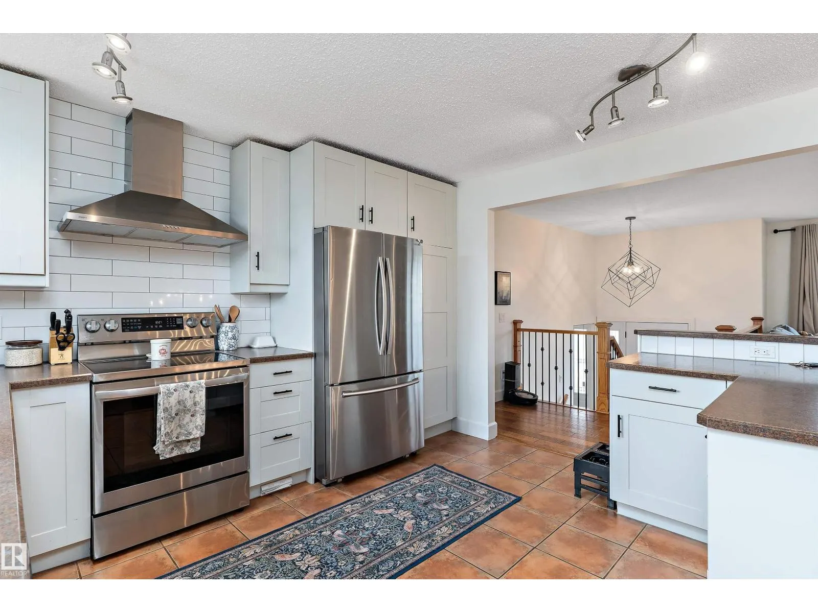 25 GRANT AV