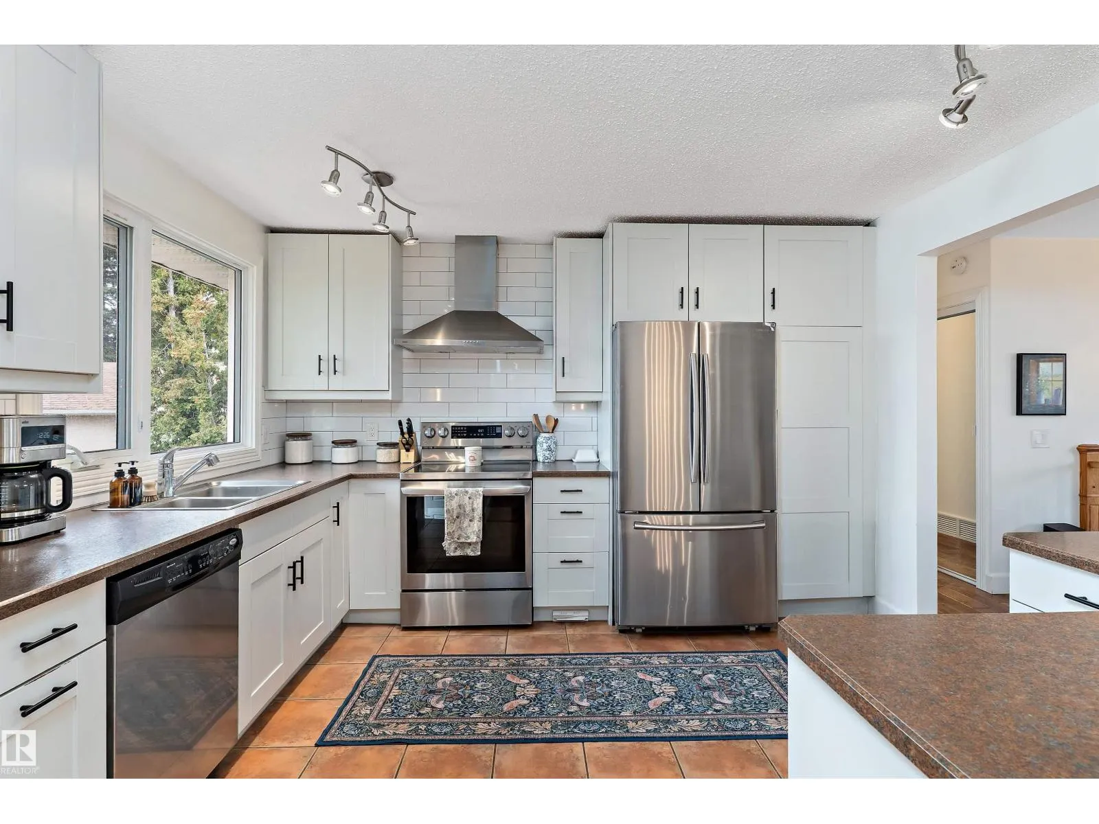 25 GRANT AV