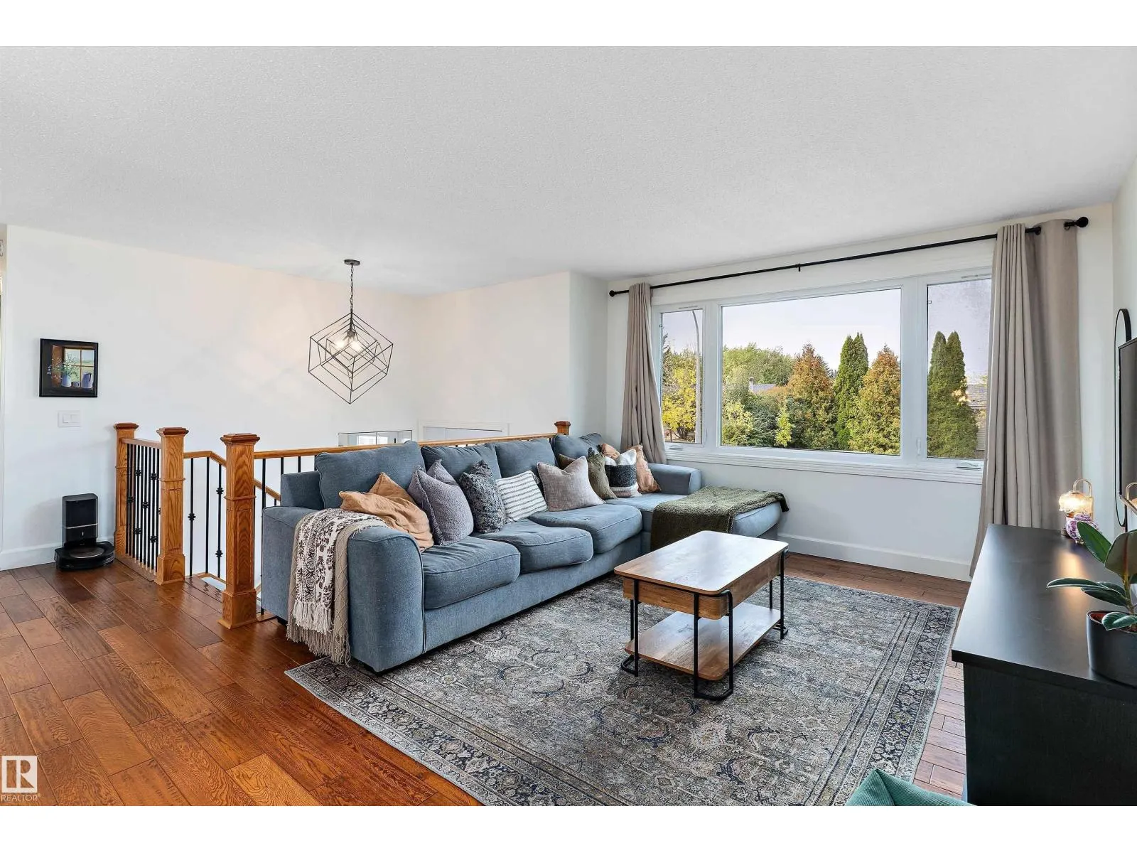 25 GRANT AV