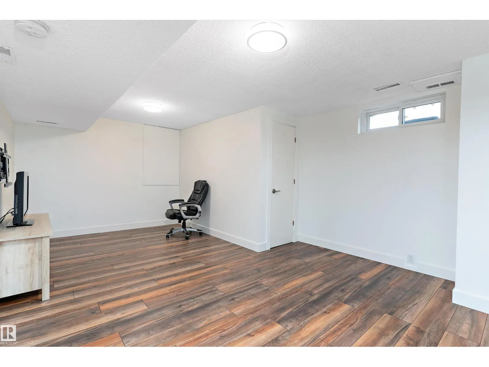 25 GRANT AV