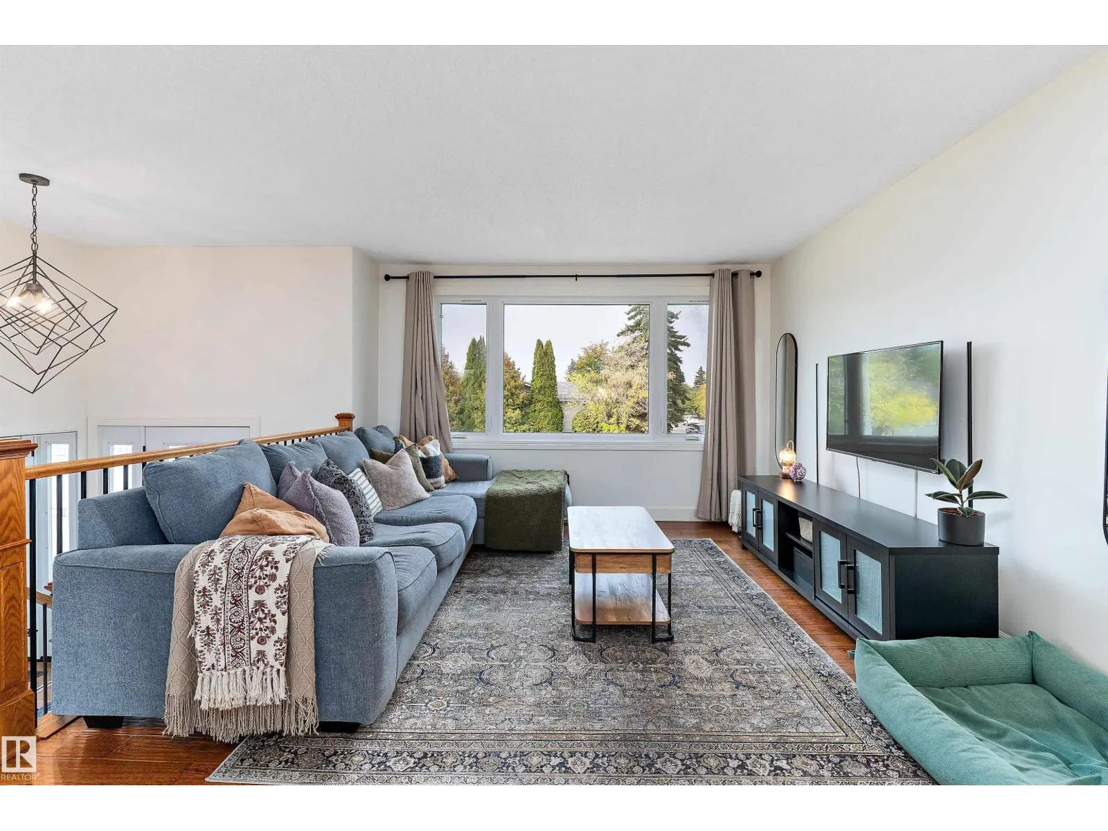 25 GRANT AV